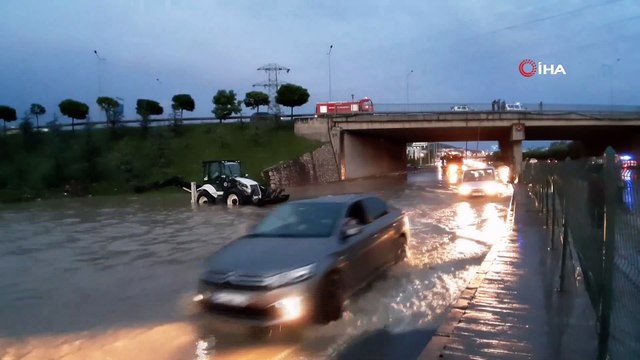 Sel sularının bastığı D100 Karayolu’nda yoğunluk oluştu