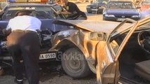 Aksidentet ne Tirane, aksidentohet makina e policise - (18 Qershor 2000)