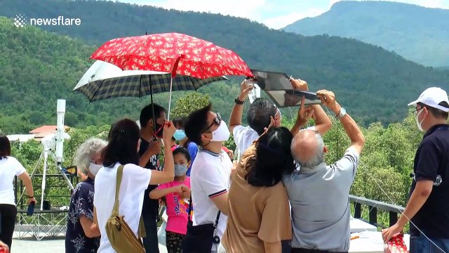 Crowds view solar eclipse from northern Thailand