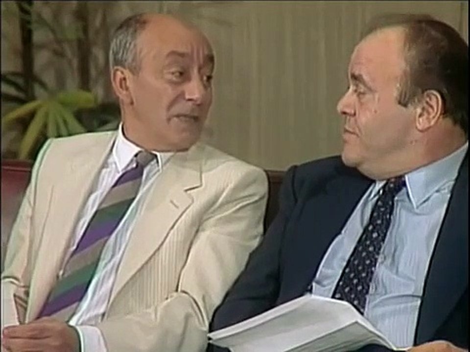 NO TOCA BOTÓN - "ALVAREZ Y BORGES" - BORGES SE DESVISTE....