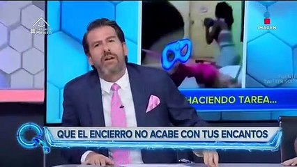 Niña balconea a mamá haciendo ejercicio