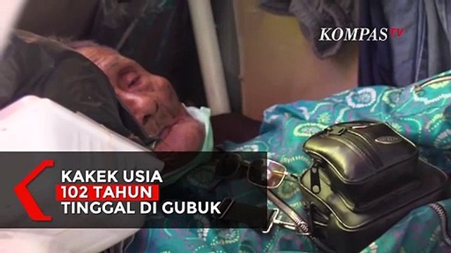 Miris! Kakek Usia 102 Tahun Tinggal Sendiri di Gubug Barang Bekas