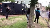 شاهد: اشتباكات بين الشرطة الهولندية ومحتجين على سياسة الحكومة لمواجهة كورونا