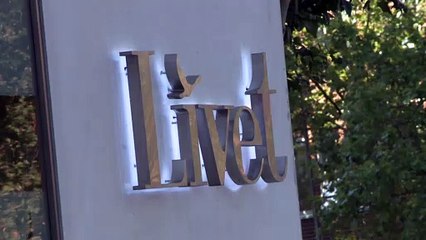 José Antonio Avilés acude a una clínica para injertarse pelo