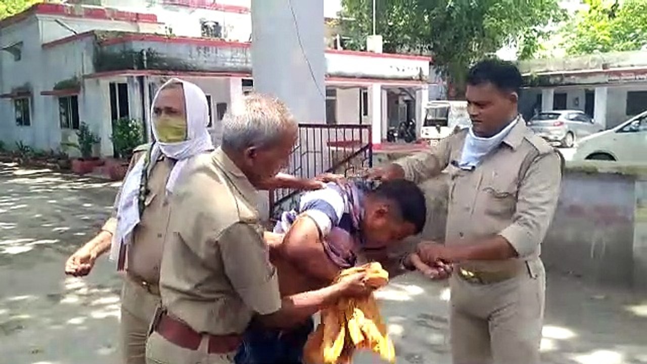 रायबरेली: पुलिस और हिस्ट्रीशीटर से परेशान युवक ने किया आत्मदाह का प्रयास