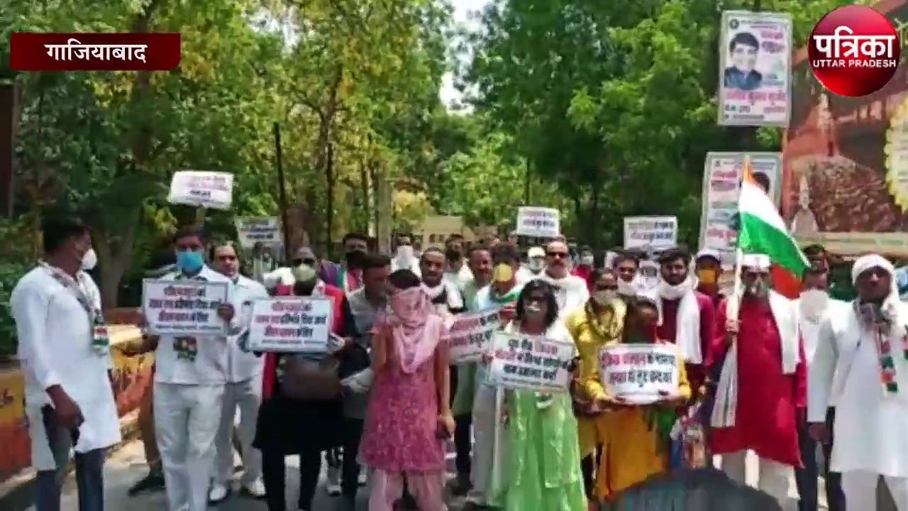 कांग्रेस के कार्यकर्ताओं द्वारा जिलाधिकारी कार्यालय पर प्रदेश सरकार के खिलाफ जमकर प्रदर्शन