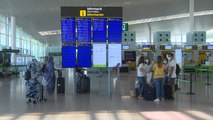 Pocos pasajeros en El Prat tras abrirse las fronteras aéreas