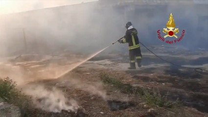 Download Video: Firefighters battle wildfire in Italy