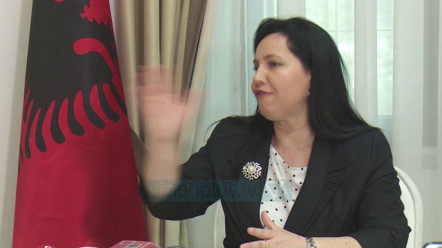 Karta Identiteti pa afat për të moshuarit - News, Lajme - Vizion Plus