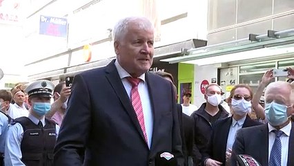 Stuttgart: Seehofer fordert harte Strafen für Randalierer