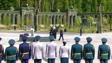 Putin homenageia mortos na guerra em nova catedral