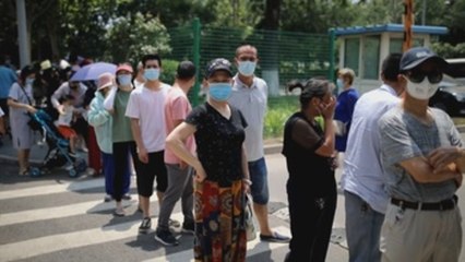 Pekín aumenta los test hasta un millón al día mientras bajan los nuevos casos