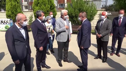 Gönüllü öğrenciler Hollanda’ya maske ihraç etti