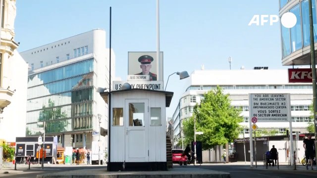 Berlin: Checkpoint Charlie celebrates the 30th anniversary of its dismantling