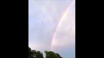 Il filme un arc-en-ciel mais ce qui va se passer est incroyable
