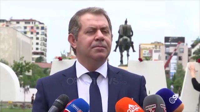 Ora News - Idrizi thirrje kryeministrit grek: Dëgjo zërin e babait, mos e harro Çamërinë!