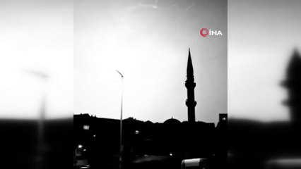 Başkent'te şimşekler gökyüzünü aydınlattı