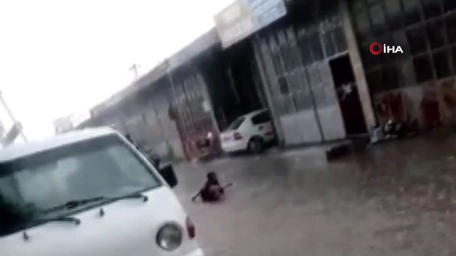 - İstanbul Eğitim ve Araştırma Hastanesinde pandemi hastalarının olduğu bölümde yangın meydana geldi. Olay yerine çok sayıda itfaiye ekibi sevk edildi. Hastalar tahliye ediliyor.