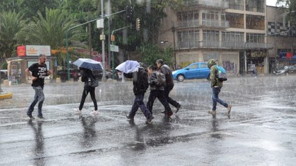 Amanece CDMX con fuerte lluvia, se registran encharcamientos