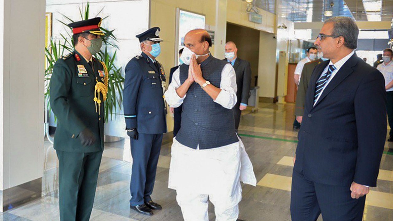 Rajnath Singh in Moscow today, India may raise LAC issue