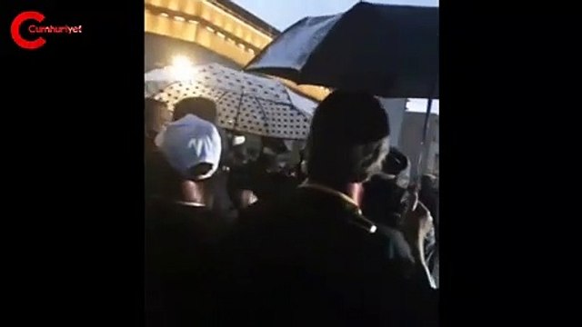 Sağanak altında bekleyen baro başkanlarına polis müdahalesi