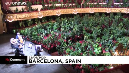 إعادة افتتاح دار أوبرا برشلونة بحفل موسيقي حصري للنباتات