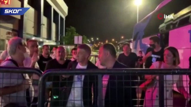 Trabzonspor taraftarı takımını coşkuyla karşıladı