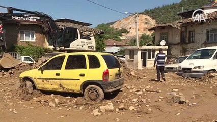 Bursa'da evi sel sularıyla dolan kadın yaşadıklarını anlattı