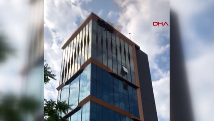 Kadıköy’de 10 katlı iş merkezinde yangın