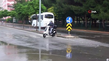 Çanakkale yağmur hayatı olumsuz etkiledi...Yollar göle döndü, araçlar mahsur kaldı
