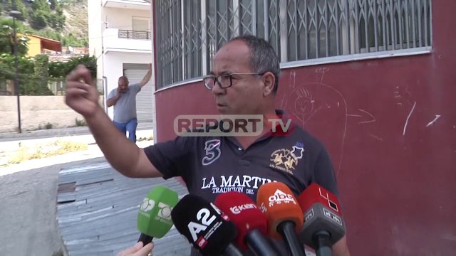 Report TV - Hapet transporti ndërqytetës në Vlorë: Nuk heqim dorë nga kushtet, s'do rrisim çmimin