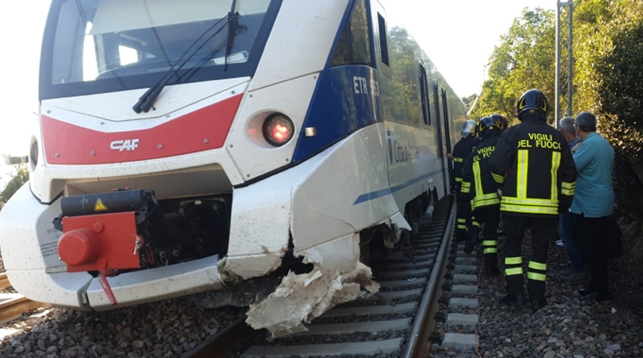 Trieste - Treno deraglia per una frana: tragedia sfiorata (23.06.20)