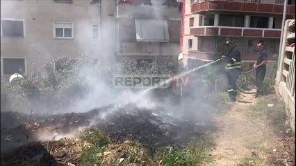 Download Video: Report TV - Zjarr pranë një kabine elektrike dhe një shkolle në Patos