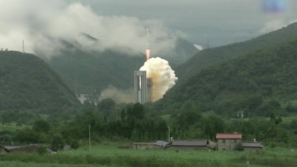 중국판 GPS '베이더우' 55번째 위성 발사 성공 / YTN