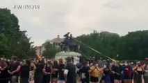 Protestors try to topple statue outside White House