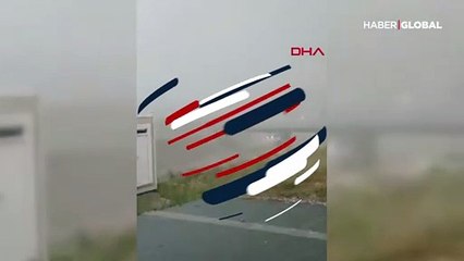 Şiddetli rüzgarda tır devrildi