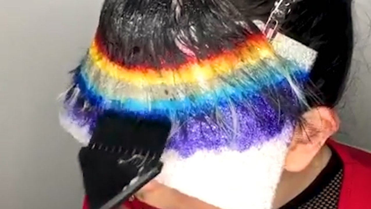 This hair colorist dyes her own bangs rainbow