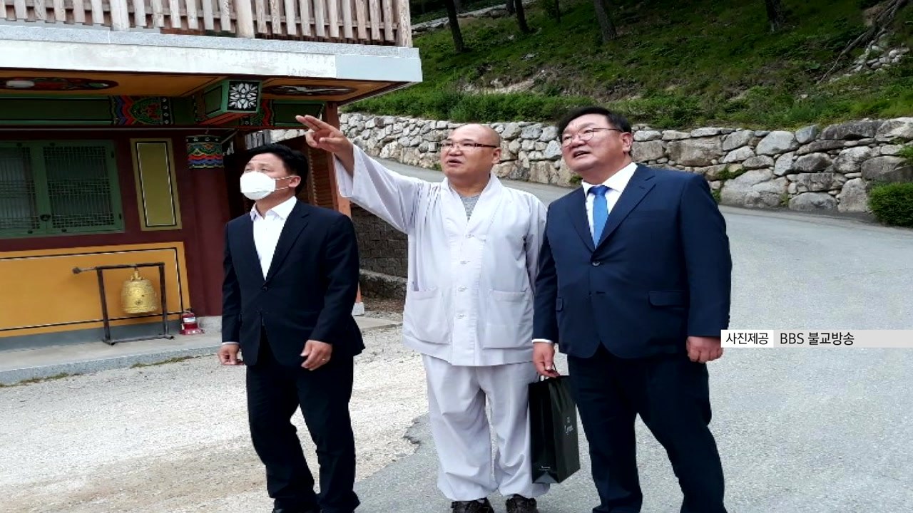 민주당 김태년·통합당 주호영 원내대표, 강원도 사찰에서 회동 / YTN