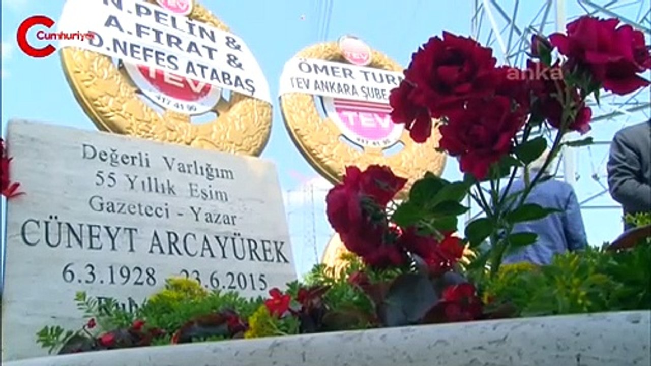 Cüneyt Arcayürek, ölümünün 5. yılında mezarı başında anıldı