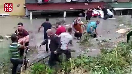 Esenyurt'ta çocuk selden böyle kurtarıldı