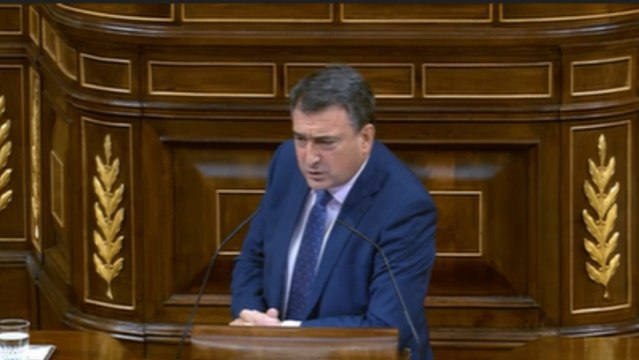 Aitor Esteban a la ultraderecha : Ustedes se parecen bastante a los golfos apandadores de Chip y Chop