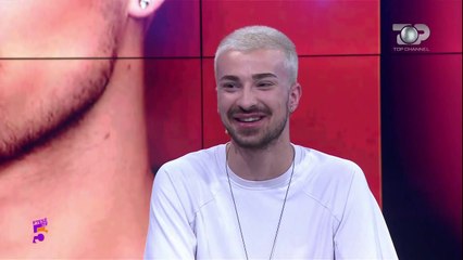 Më kapi te qafa dhe më gjakosi, grimieri gay tregon si u hakmorr ndaj ish-it