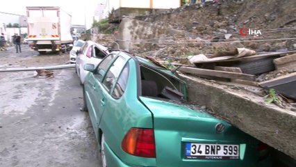 Esenyurt’ta istinat duvarı araçların üzerine devrildi