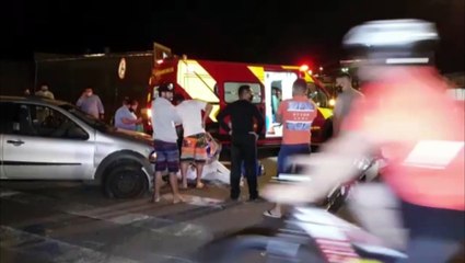 Fiat Strada e moto colidem na Rua da Lapa e mulher de 22 anos fica ferida