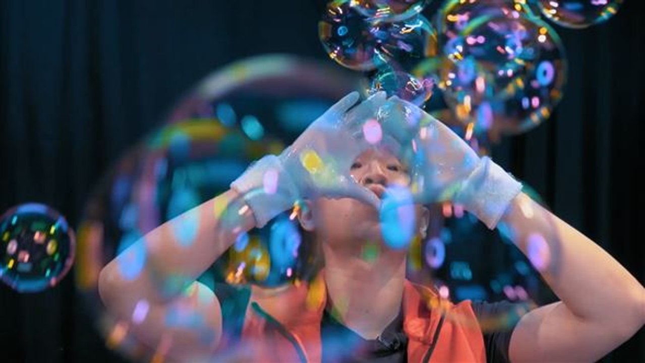 Der Seifenblasenmeister zeigt dir, wie man Blasen macht