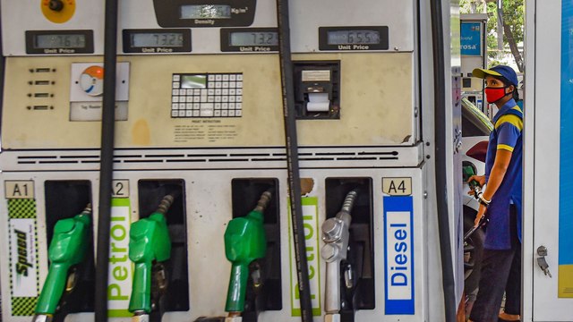 For the first time, Diesel costlier than petrol in Delhi