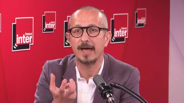 Nicolas Offenstadt cite l'exemple d’une œuvre antifasciste installée à Hambourg face à un monument nazi : Moi ce qui me paraît toujours intéressant, c’est de faire travailler l’Histoire