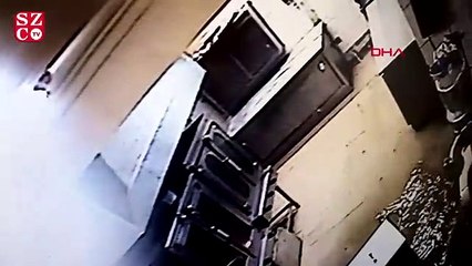 Esenyurt'ta sel suyu işyerini böyle bastı