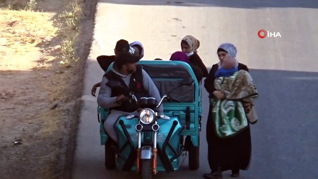 Hayrete düşüren görüntü... Akülü motosiklete tam 10 kişi bindirdi