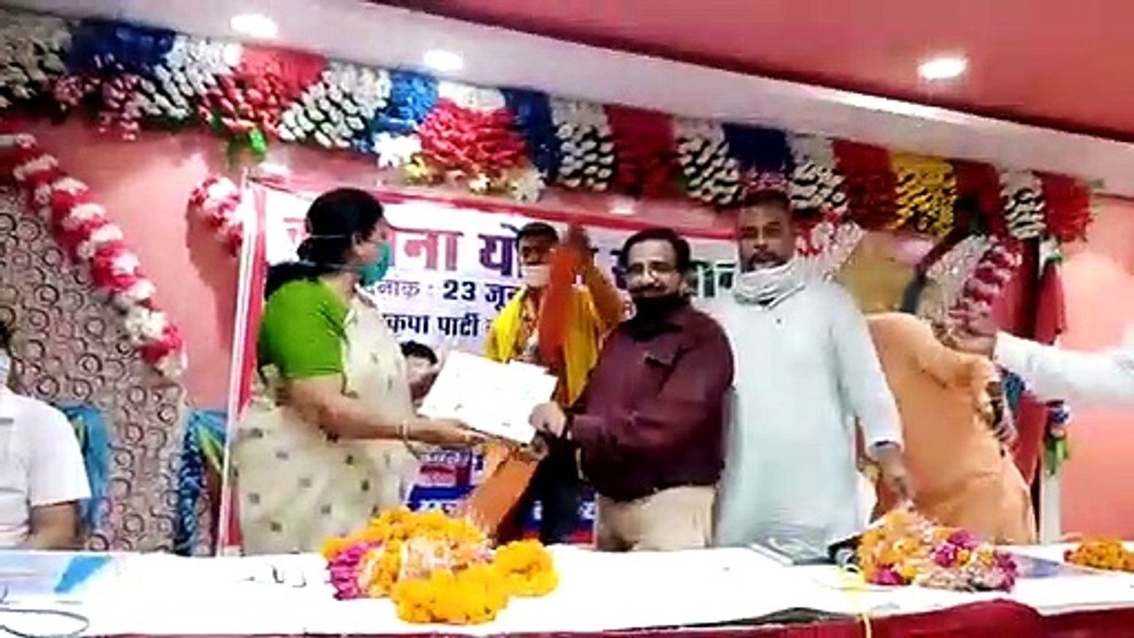 कोरोना योद्धाओ को राज्य मंत्री ने प्रस्सति पत्र देकर किया सम्मनित